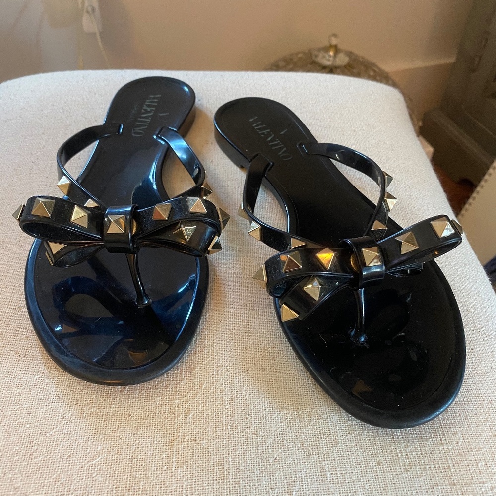 Previously loved Valentino rockstud jelly sandals